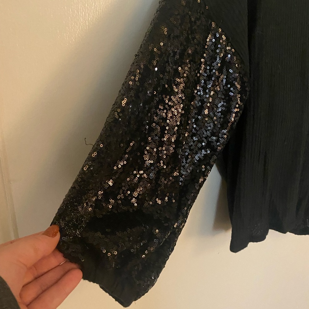 NEW VICI Sequin Sleeve Knit Top - Picture 2 of 3